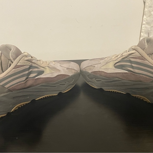 ❌SOLD❌Yeezy 700 v2 and 250 off normal price - Picture 5 of 5